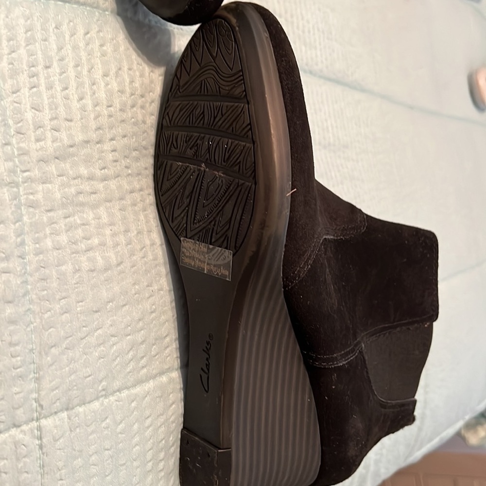 Like New Clark black wedge ankle boots - Picture 4 of 9